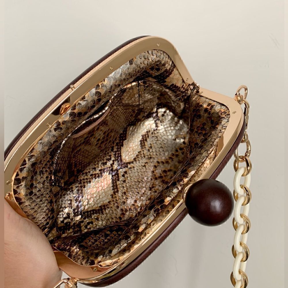Handmade Genuine Leather Relief Button Pattern Push-lock Clutch/Crossbody - Picture 15 of 16
